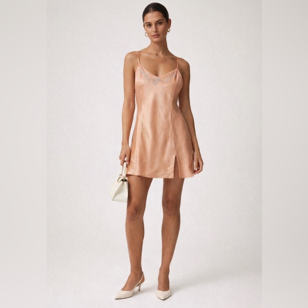 Vintage Victoria’s Secret pale peach silk slip dress w/ silver embroidery. M